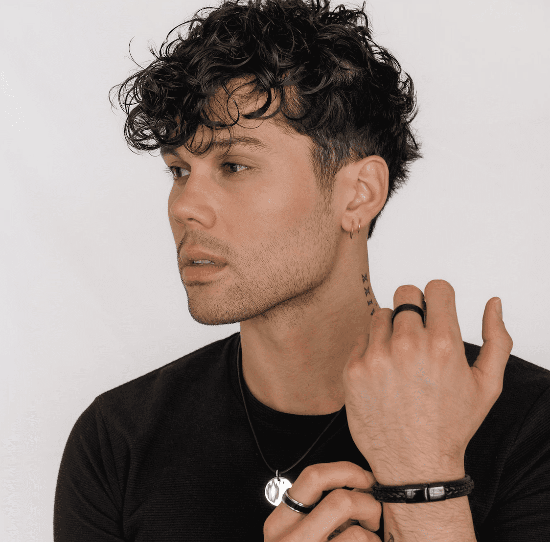 ENGRAVED MEN’S BLACK LEATHER BRACELET