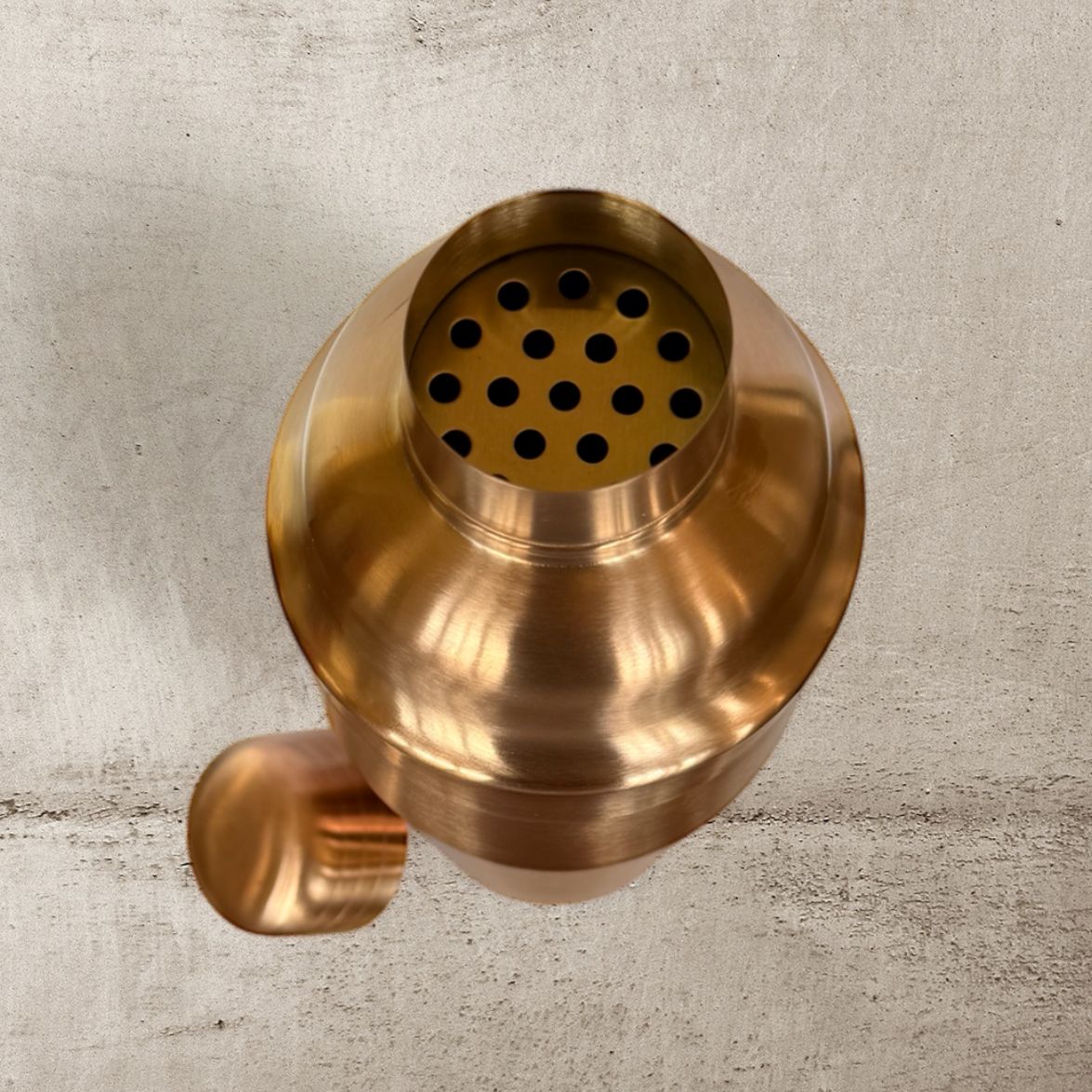 cocktail haker with builtin strainer