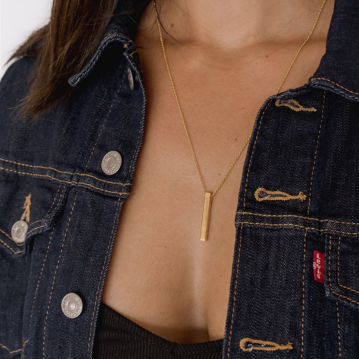 gold cable chain with bloack bar pendant can be worn at different length