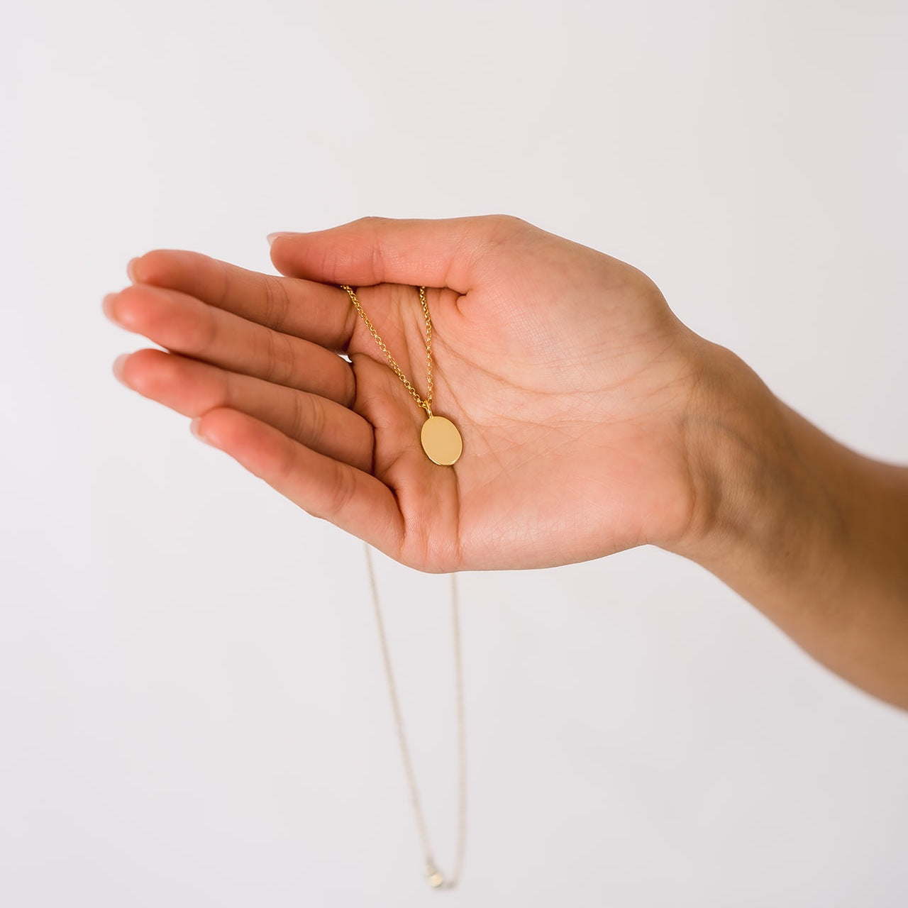 gold oval pendant with rolo chain