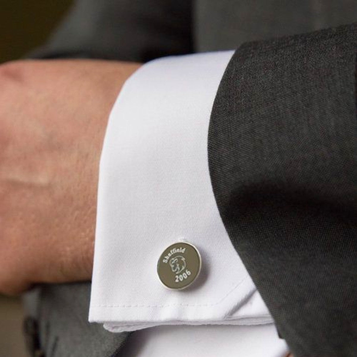 custom engrvaing design on sterling silver round cufflinks 