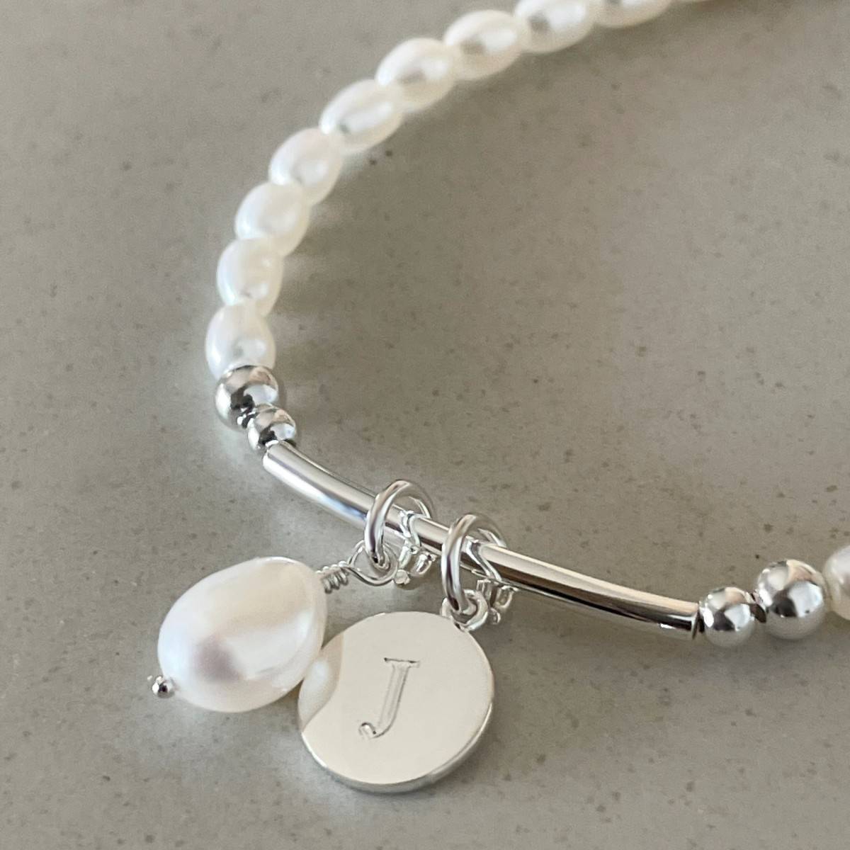 pearl bracelet with pearl and engraved disc charm