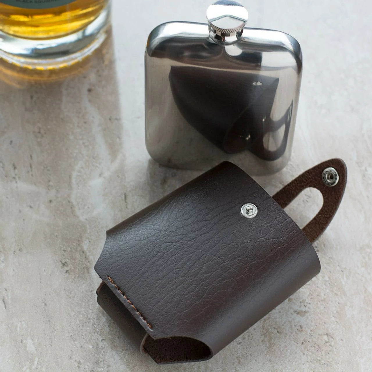 Personalised Viski hip flask with brown leather case – custom engraving available