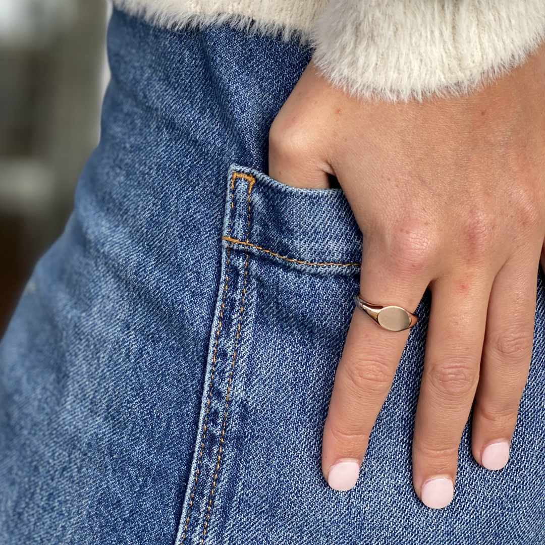 rose gold signet ring engrave