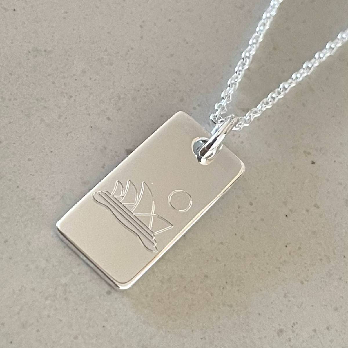 Sydney opera house engraved on bar necklace