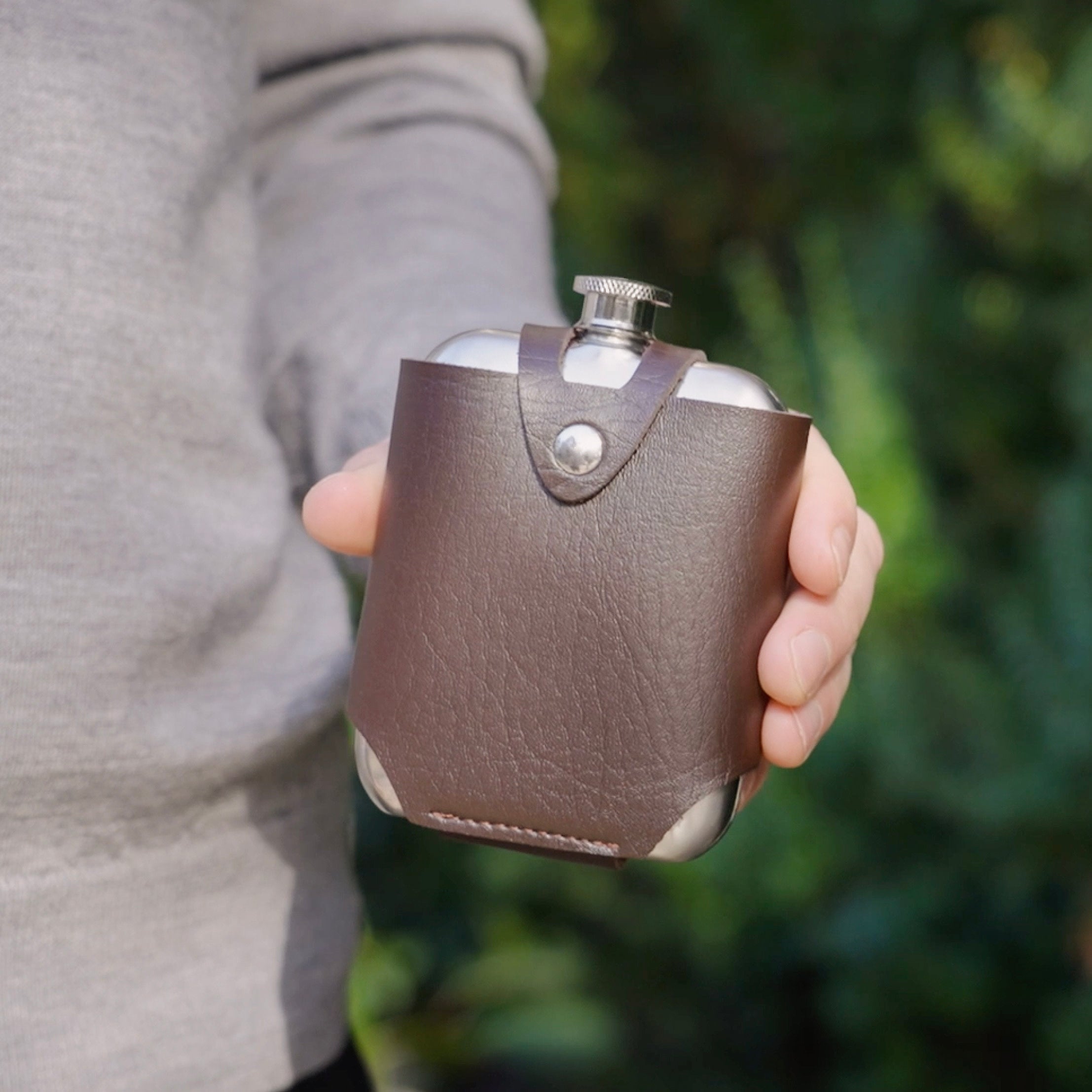 Engraved Viski hip flask 148ml – perfect groomsmen or wedding gift
