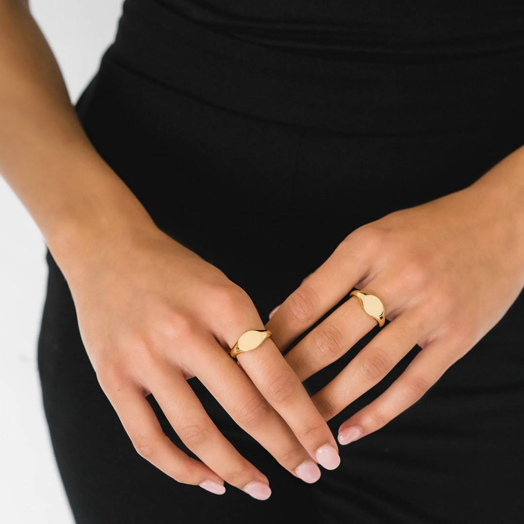 yellow gold signet rings to engrave