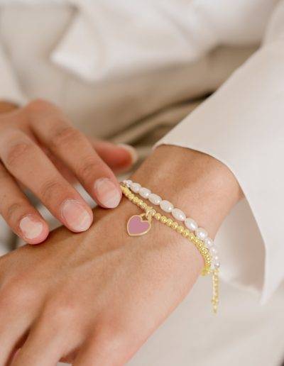gold stretch bracelet with mini heart pendant