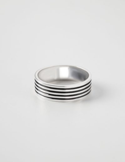 sterling silver ring with black line detail can be engraved