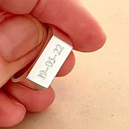 mens-rectabular-signet-ring-engraved-with-date